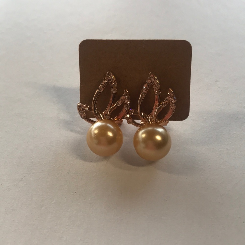 Pearl earrings